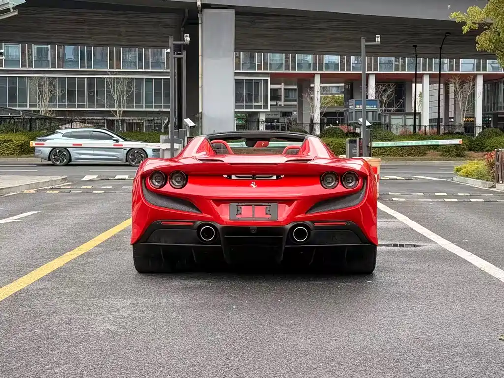 Ferrari F8 — фото 5