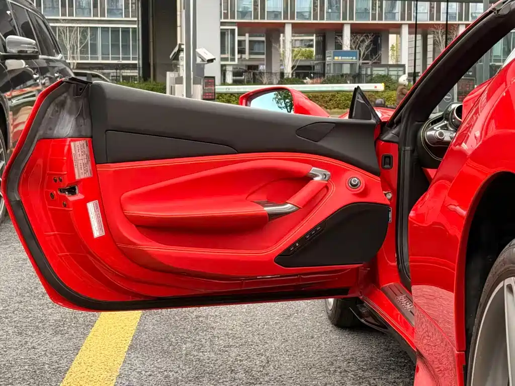 Ferrari F8 — фото 7