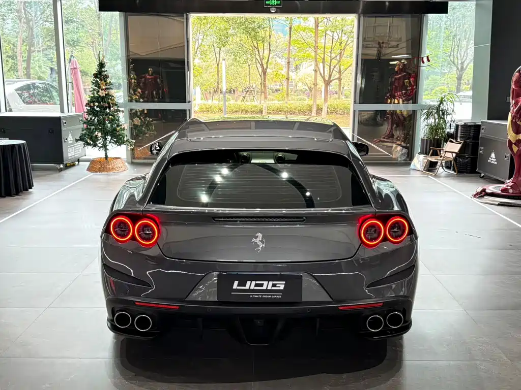 Ferrari GTC4Lusso — фото 9