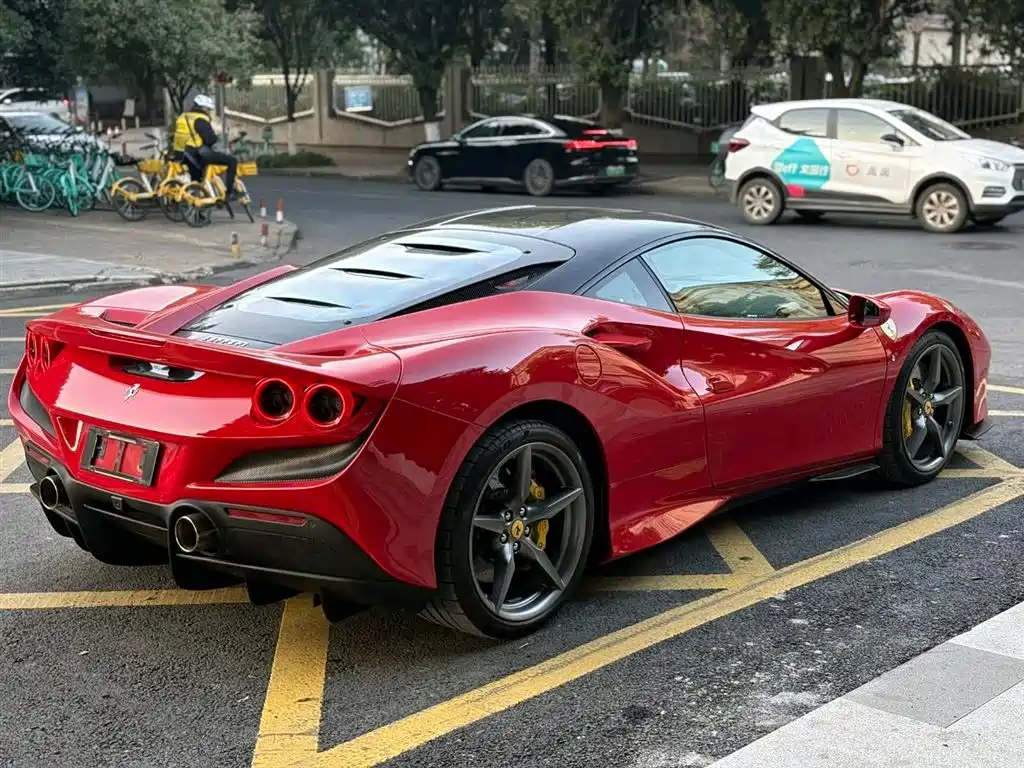 Ferrari F8 — фото 6