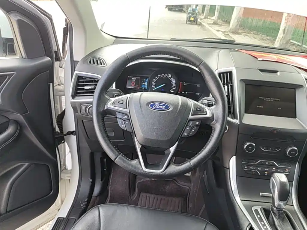 Ford Edge — фото 11