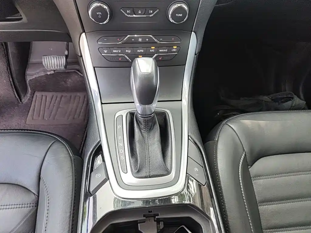 Ford Edge — фото 14
