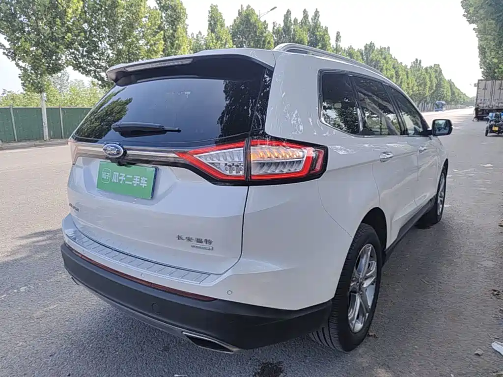 Ford Edge — фото 7