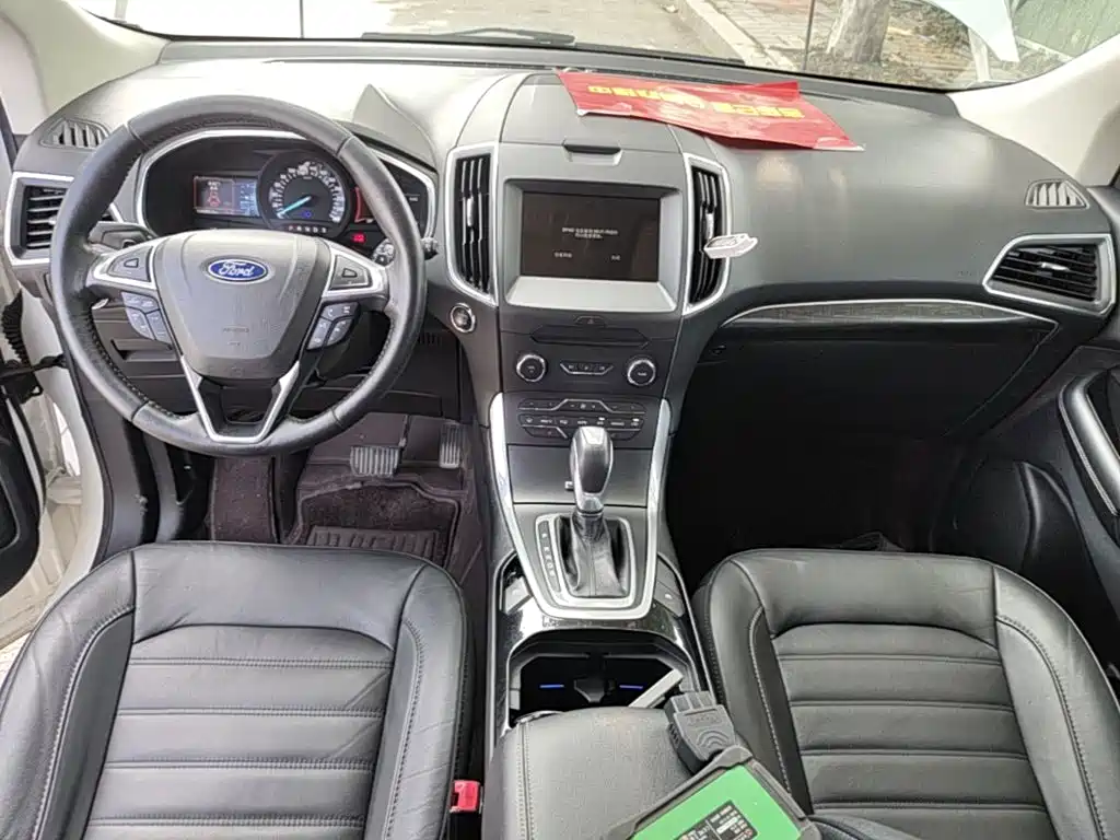 Ford Edge — фото 10