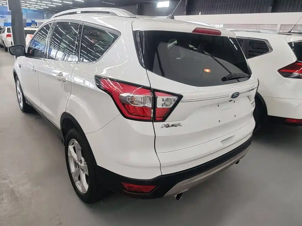 Ford Kuga — фото 5