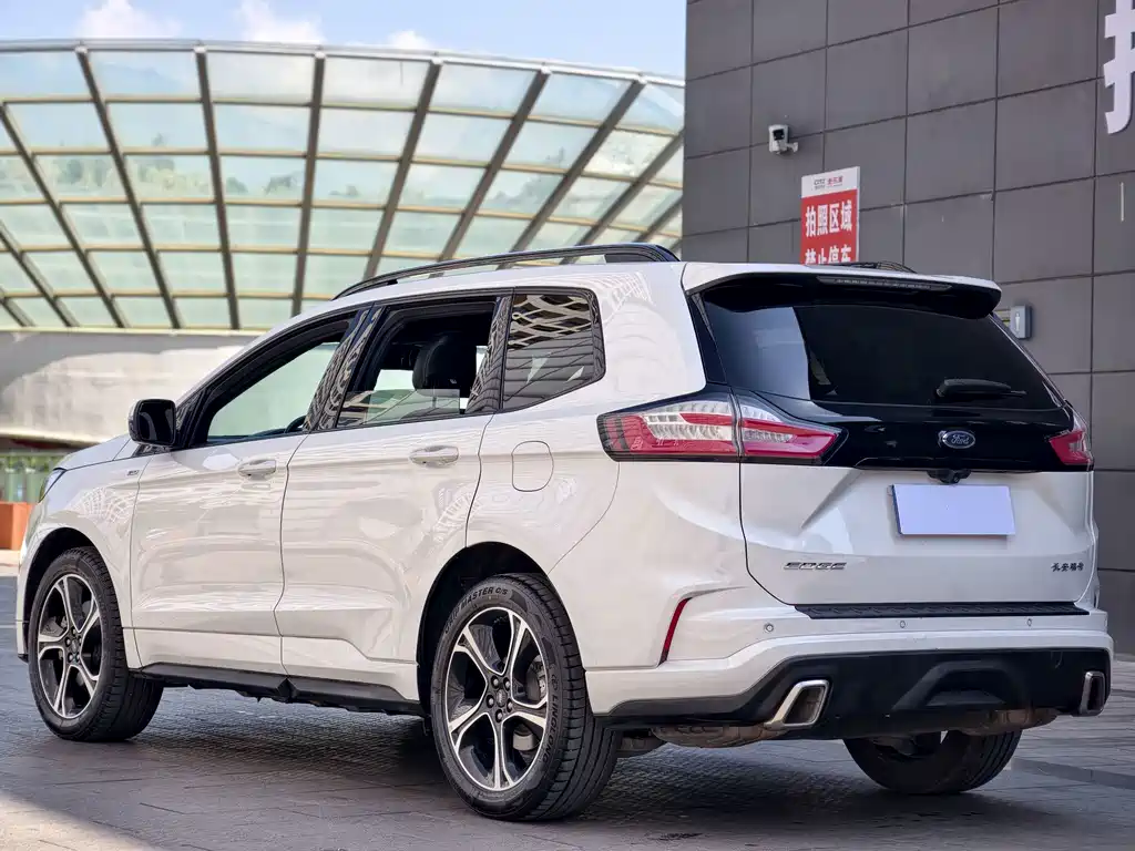 Ford Edge — фото 7
