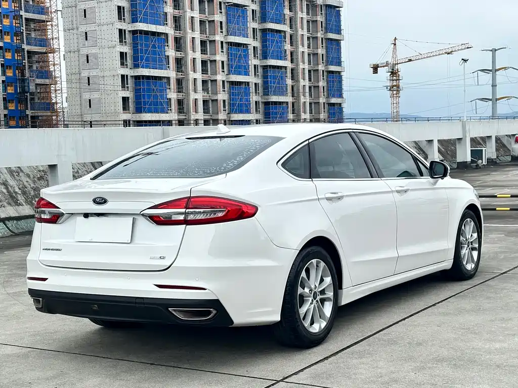 Ford Mondeo — фото 6