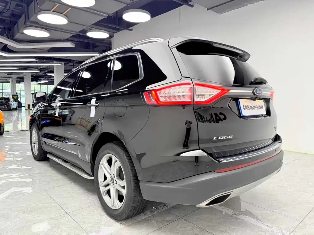 Ford Edge — фото 4