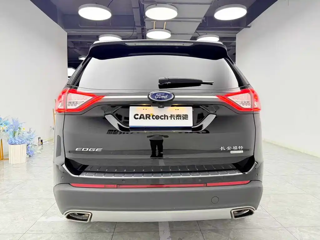 Ford Edge — фото 5