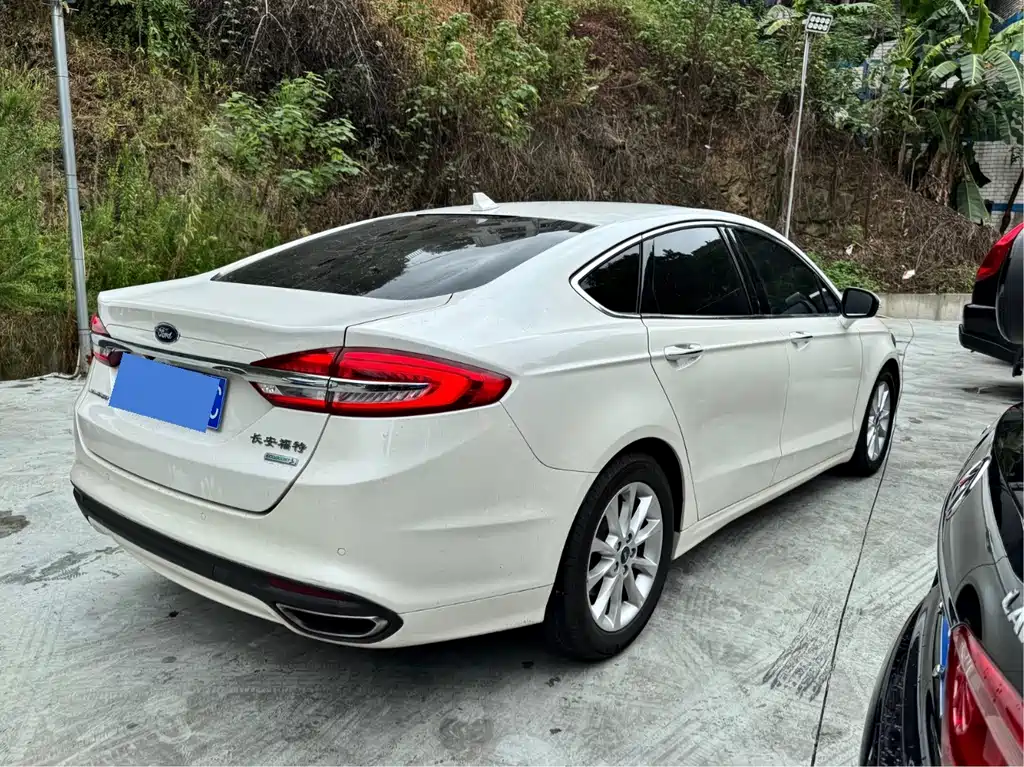 Ford Mondeo — фото 3