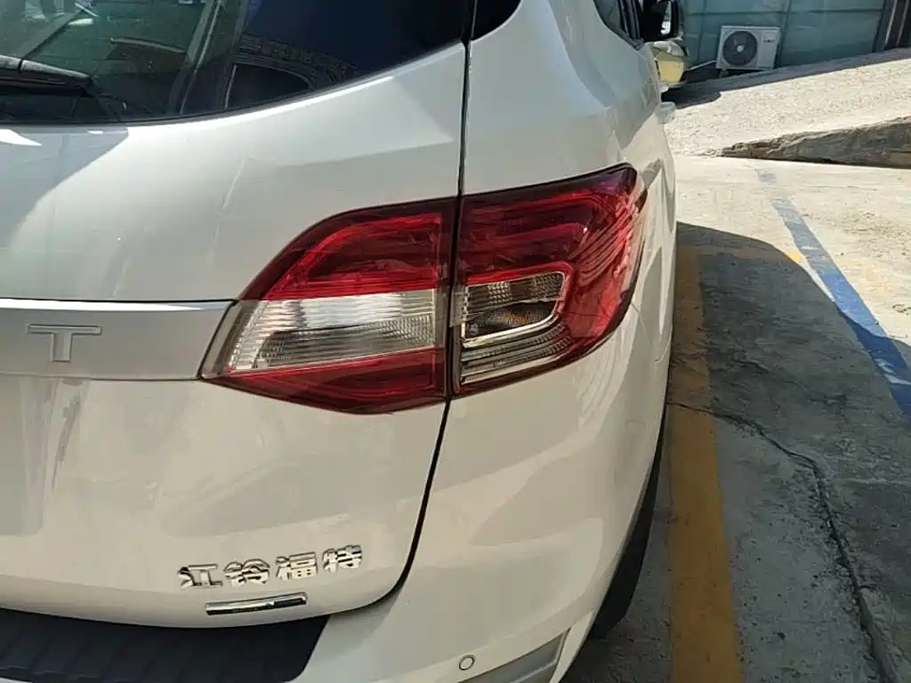 Ford Everest — фото 8