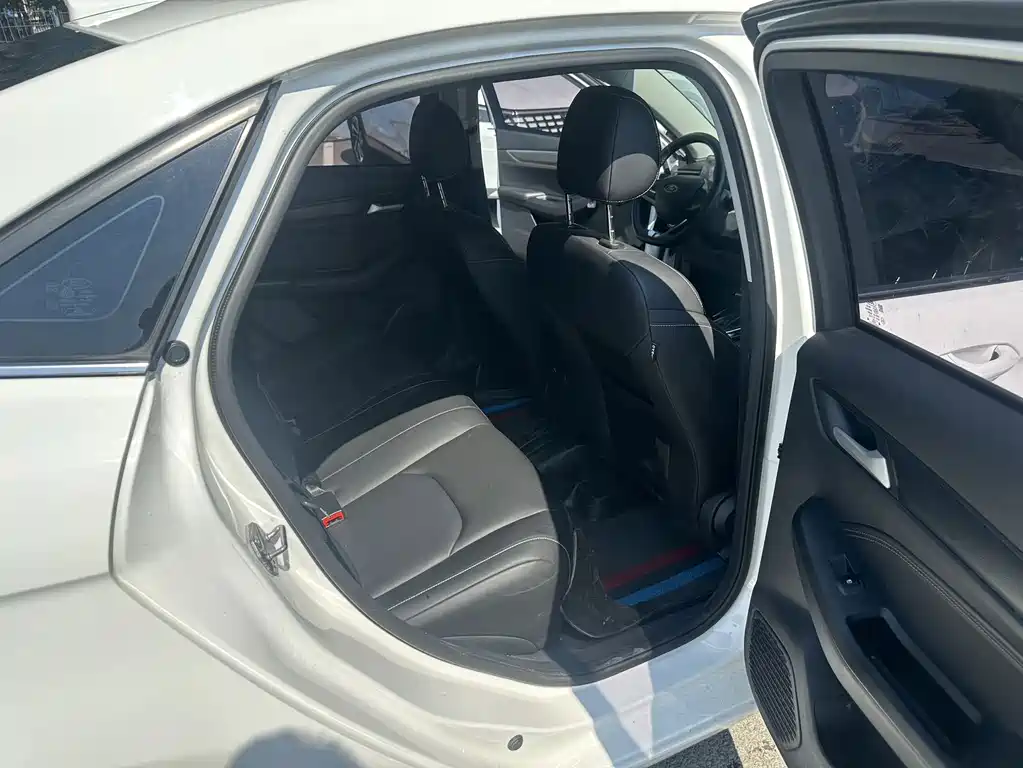 Ford Escort — фото 14