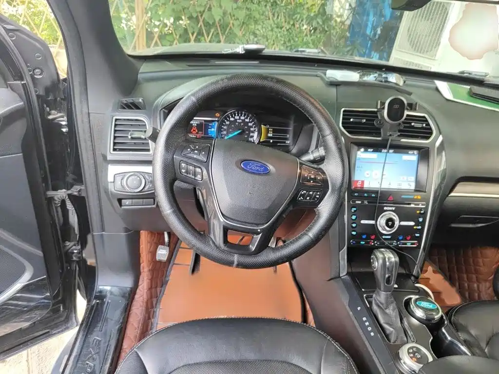 Ford Explorer (Import) — фото 3