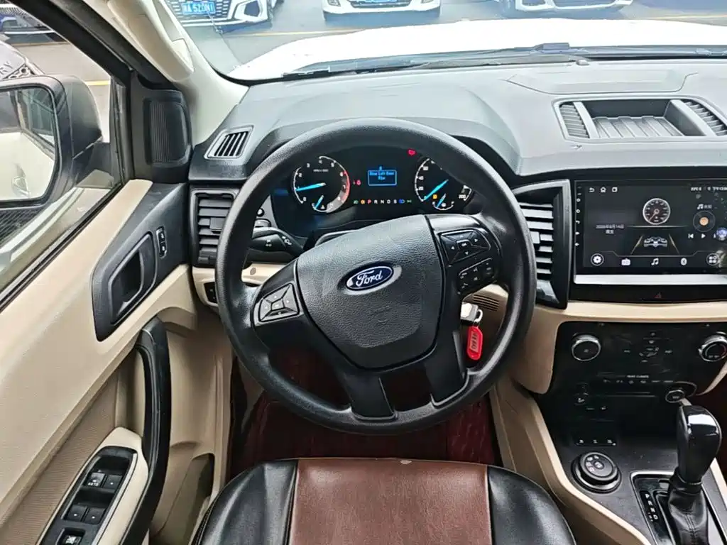 Ford Everest — фото 11