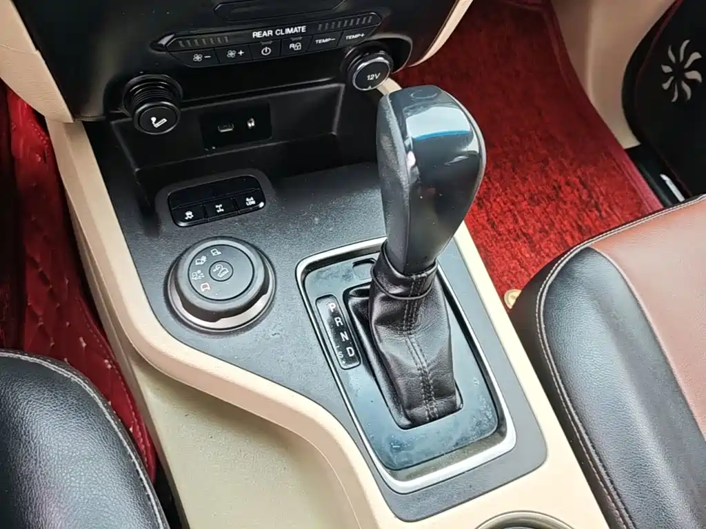 Ford Everest — фото 14