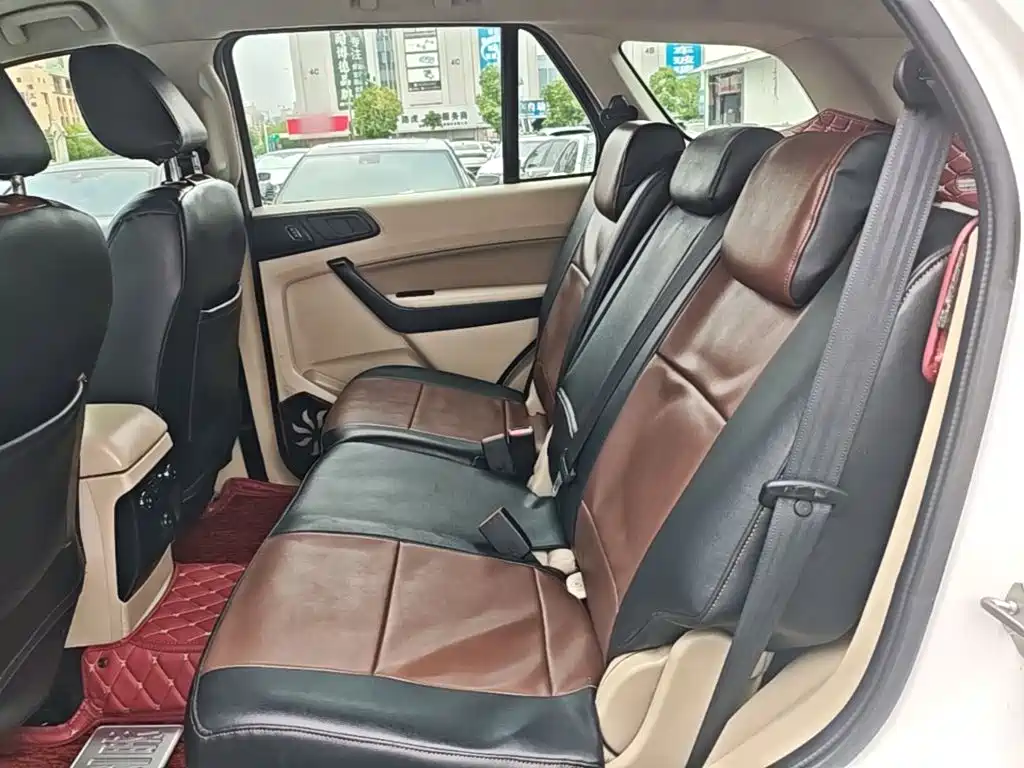 Ford Everest — фото 17