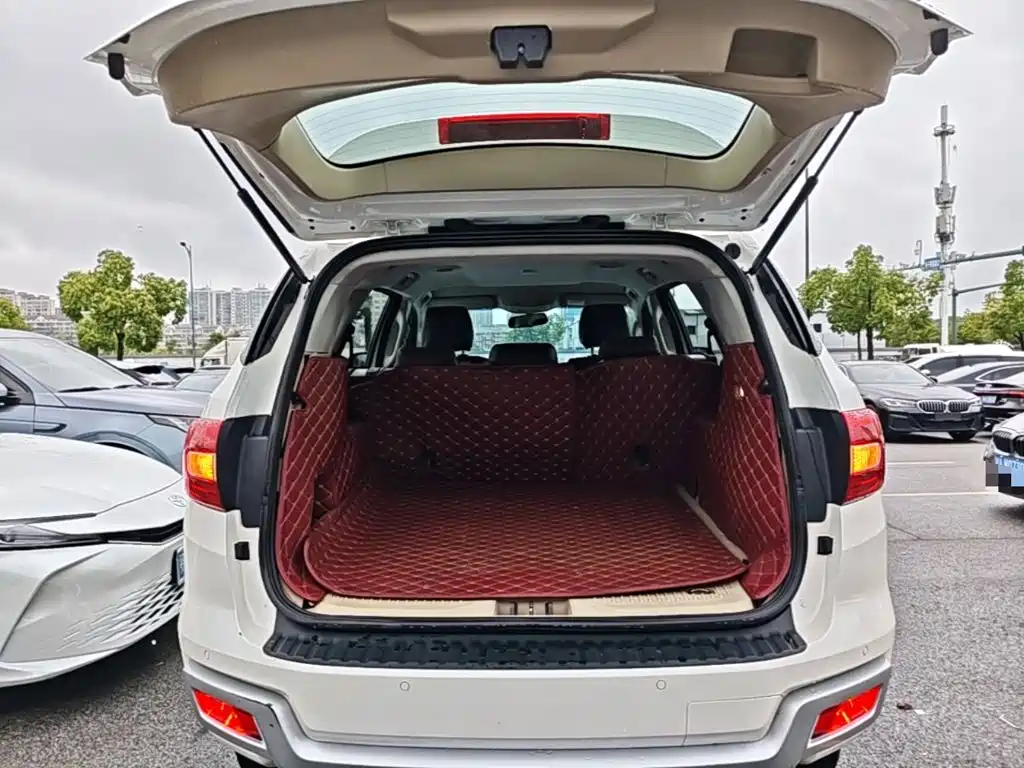 Ford Everest — фото 19