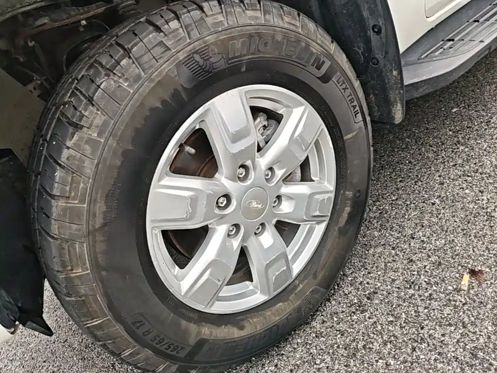Ford Everest — фото 23