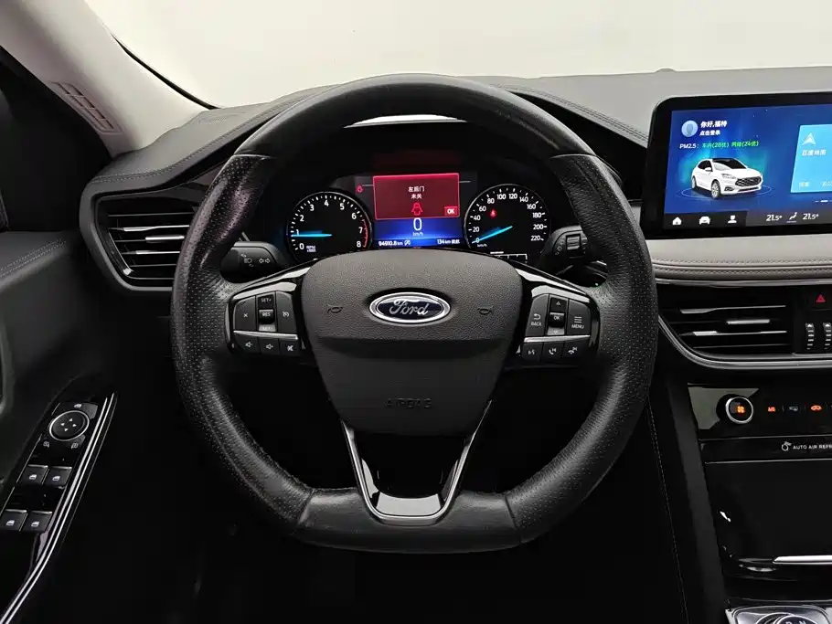 Ford Escape — фото 15
