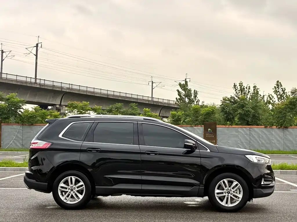 Ford Edge — фото 4
