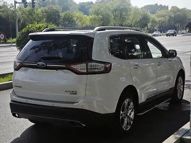Ford Edge — фото 6