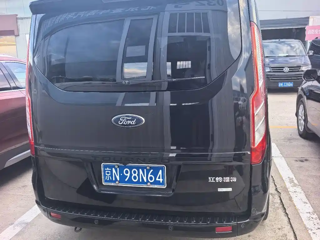 Ford Tourneo — фото 4