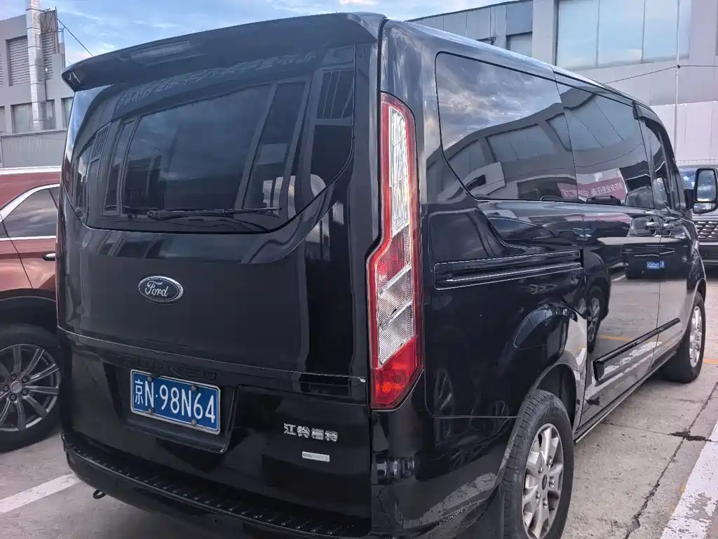 Ford Tourneo — фото 5