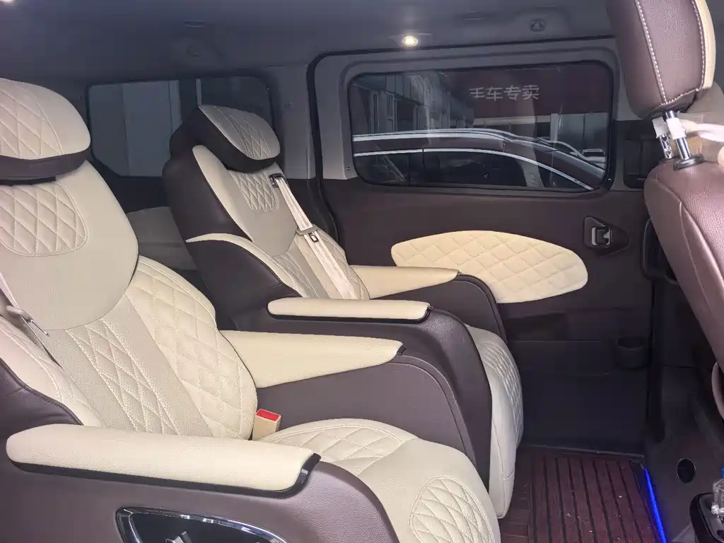 Ford Tourneo — фото 8