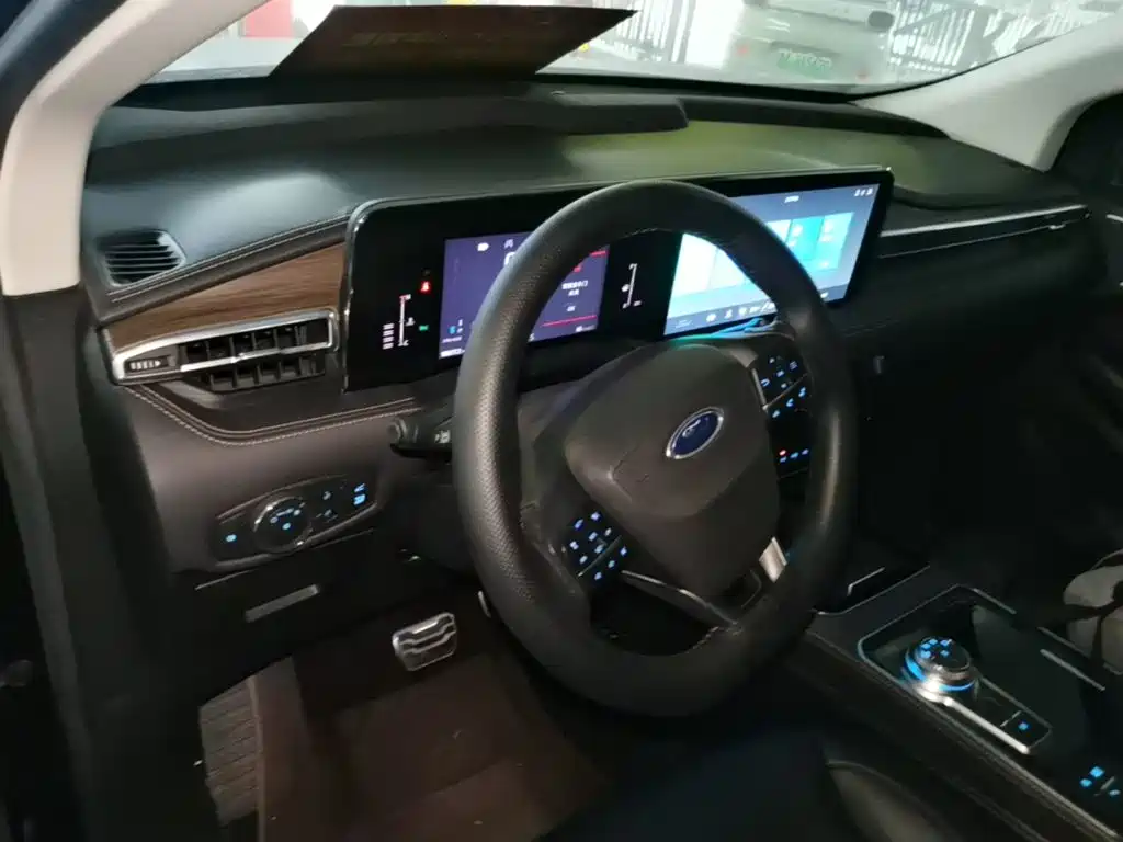 Ford Edge — фото 10