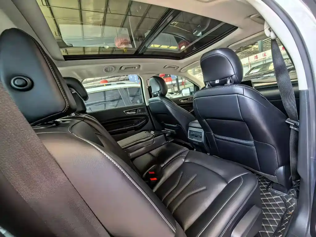 Ford Edge — фото 7