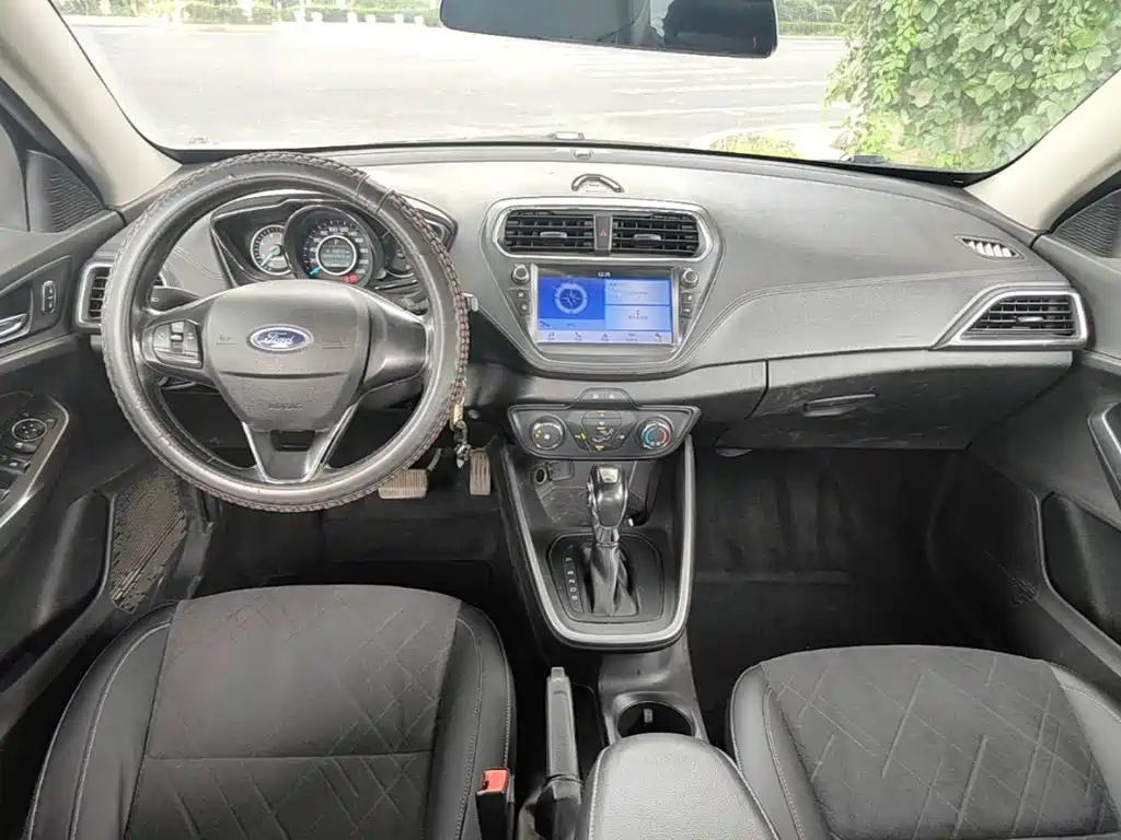 Ford Escort — фото 10