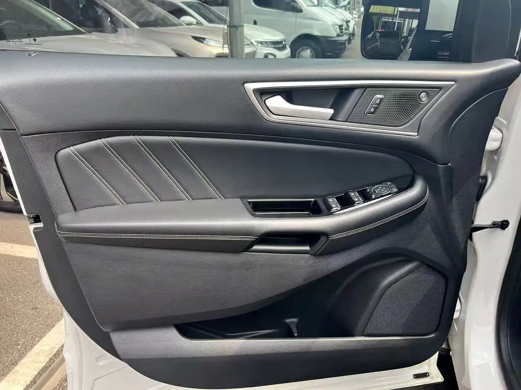 Ford Edge — фото 11