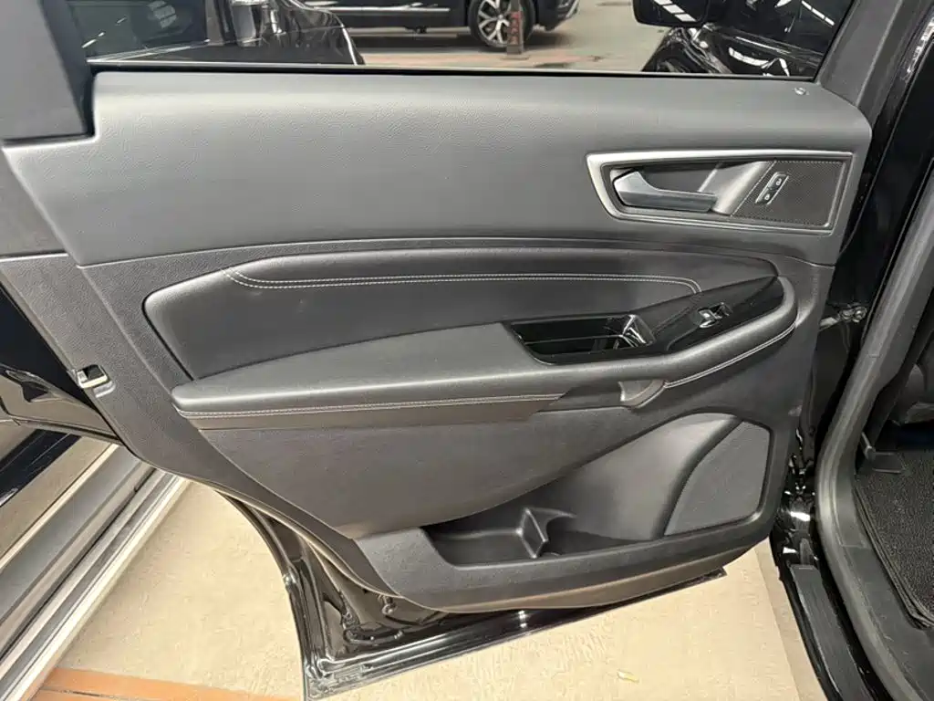 Ford Edge — фото 11