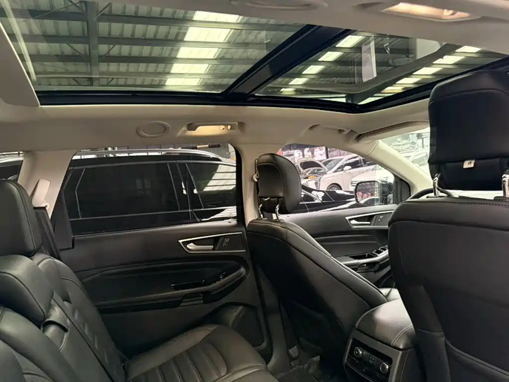 Ford Edge — фото 15