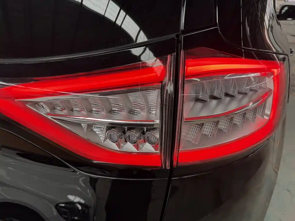 Ford Edge — фото 25