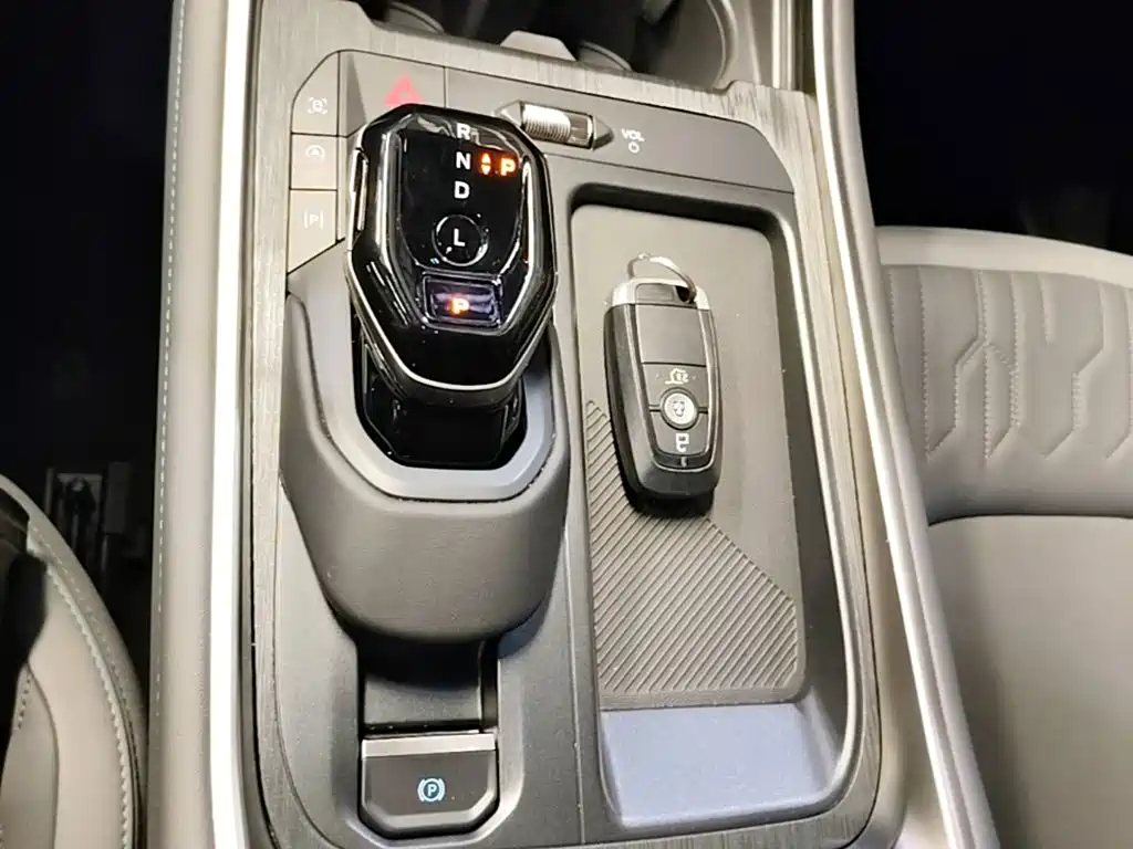 Ford Edge — фото 14
