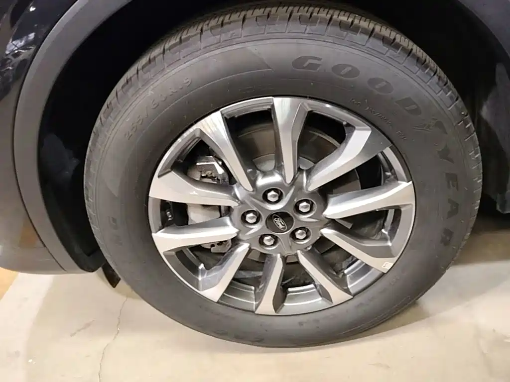 Ford Edge — фото 23