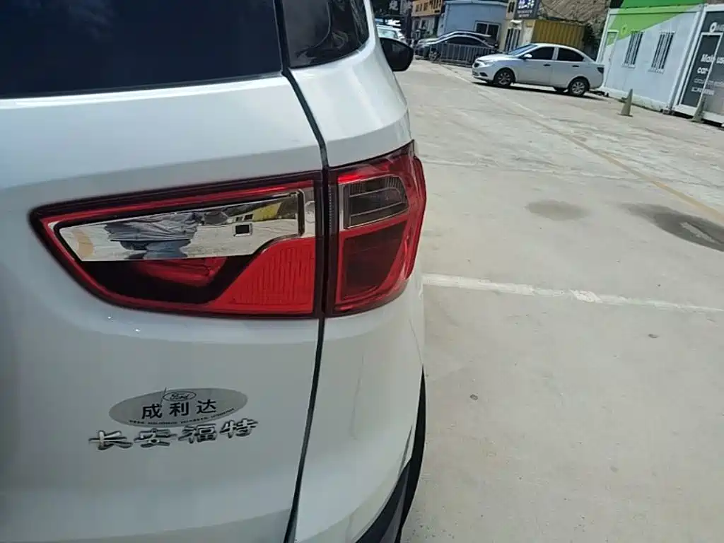 Ford Ecosport — фото 8