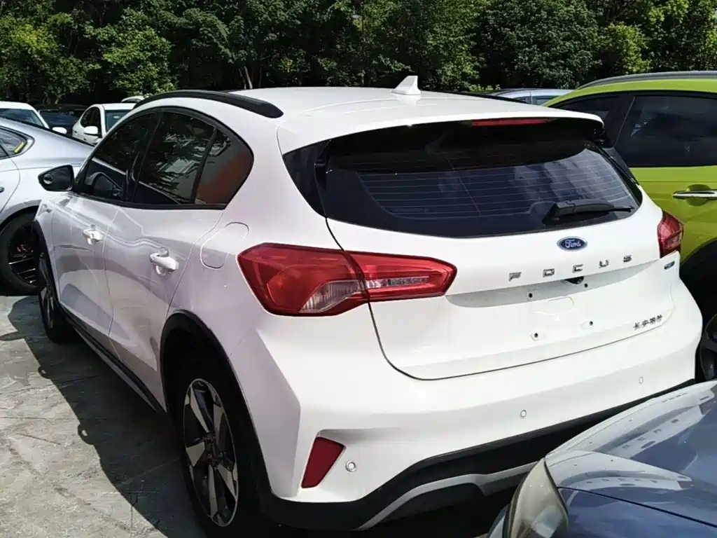 Ford Focus Active — фото 5