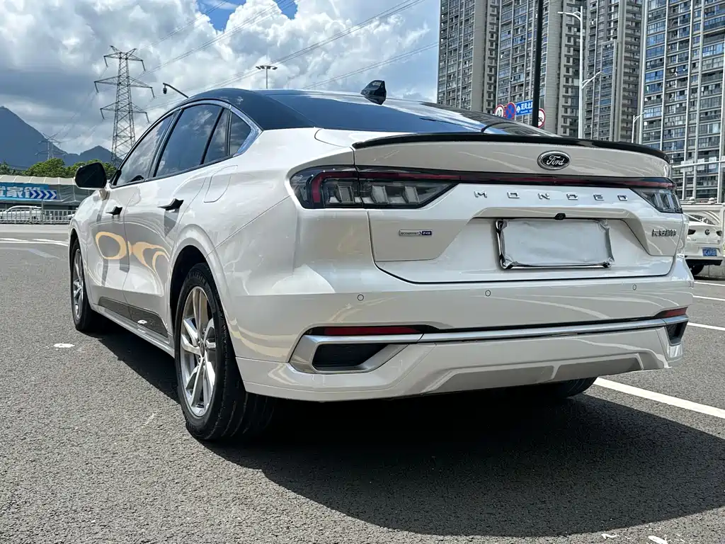 Ford Mondeo — фото 14
