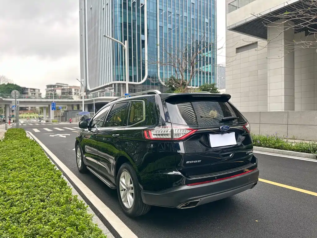 Ford Edge — фото 6