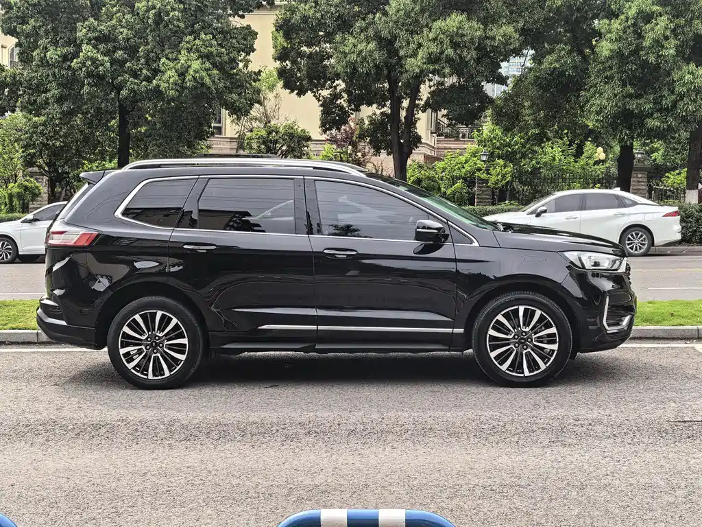 Ford Edge — фото 4