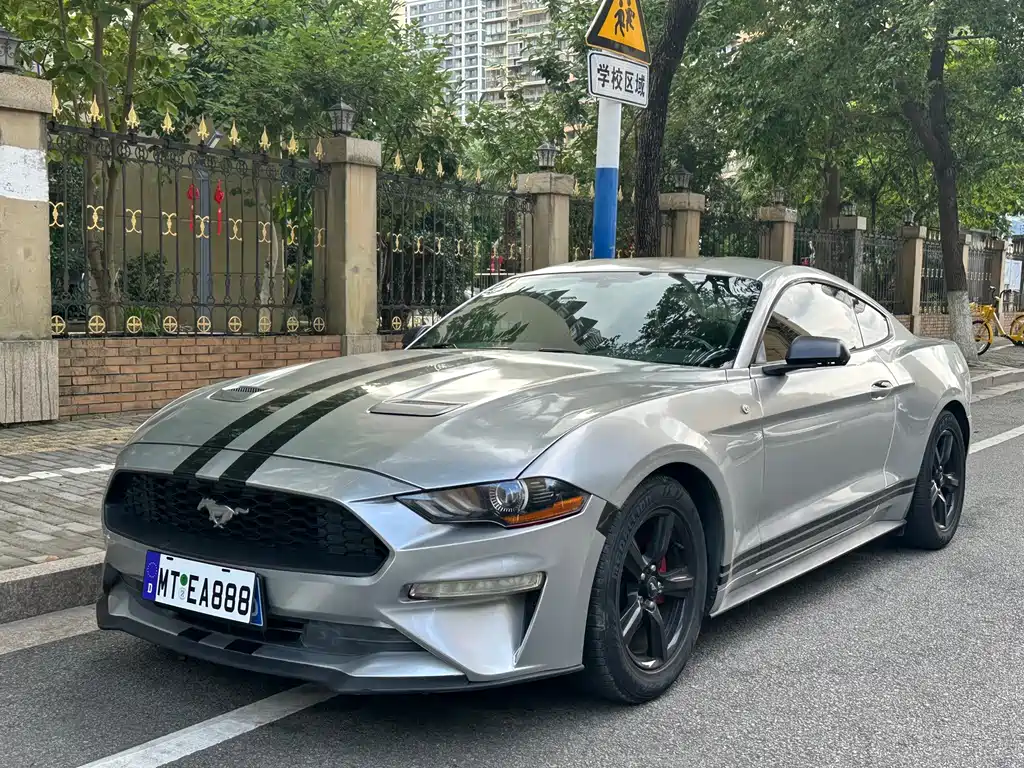 Ford Mustang — фото 4