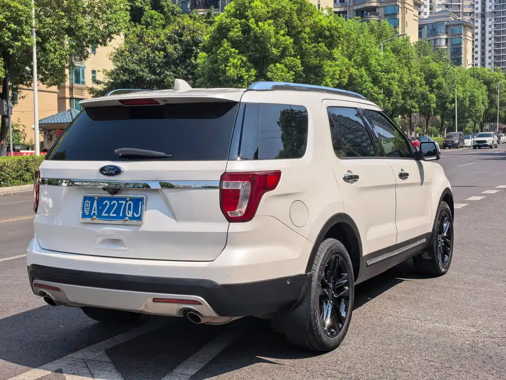 Ford Explorer (Import) — фото 8
