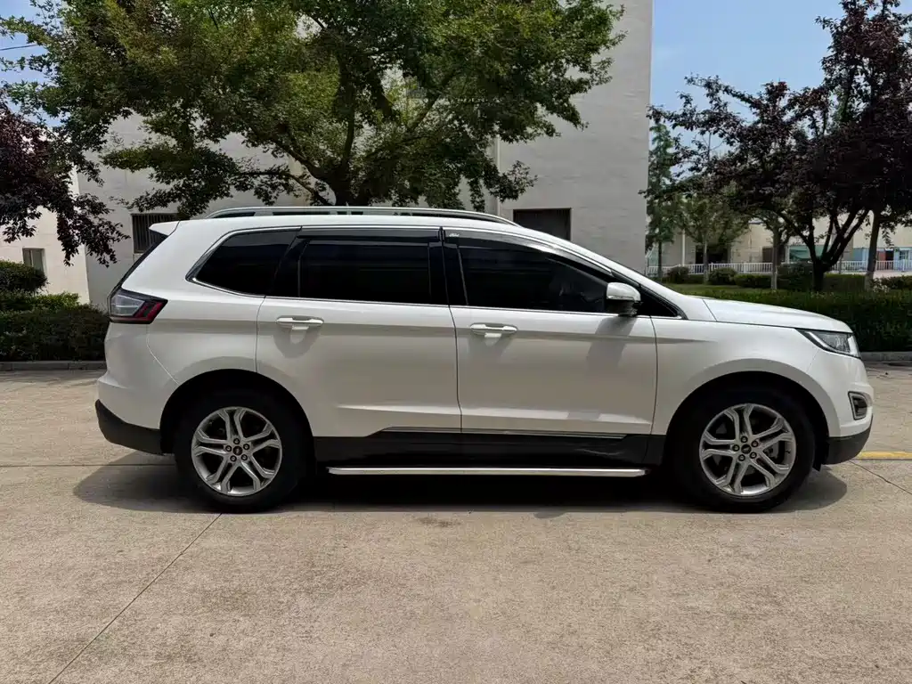 Ford Edge — фото 4