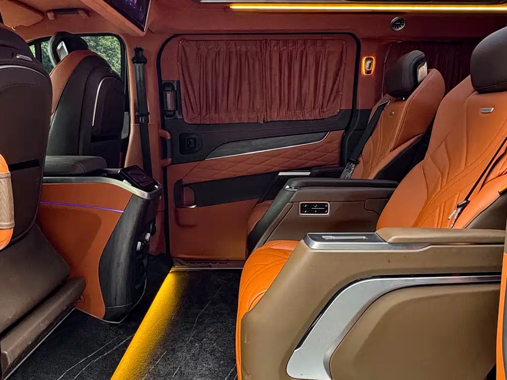 Ford Tourneo — фото 9