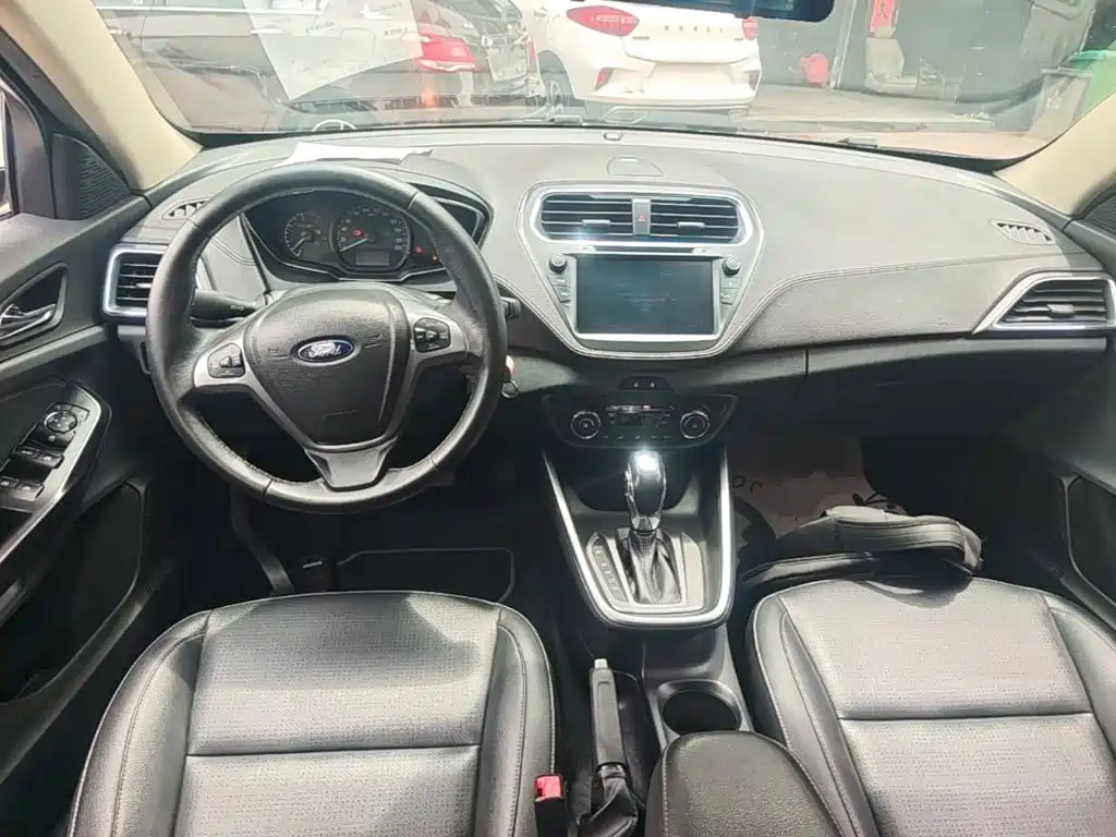 Ford Escort — фото 10