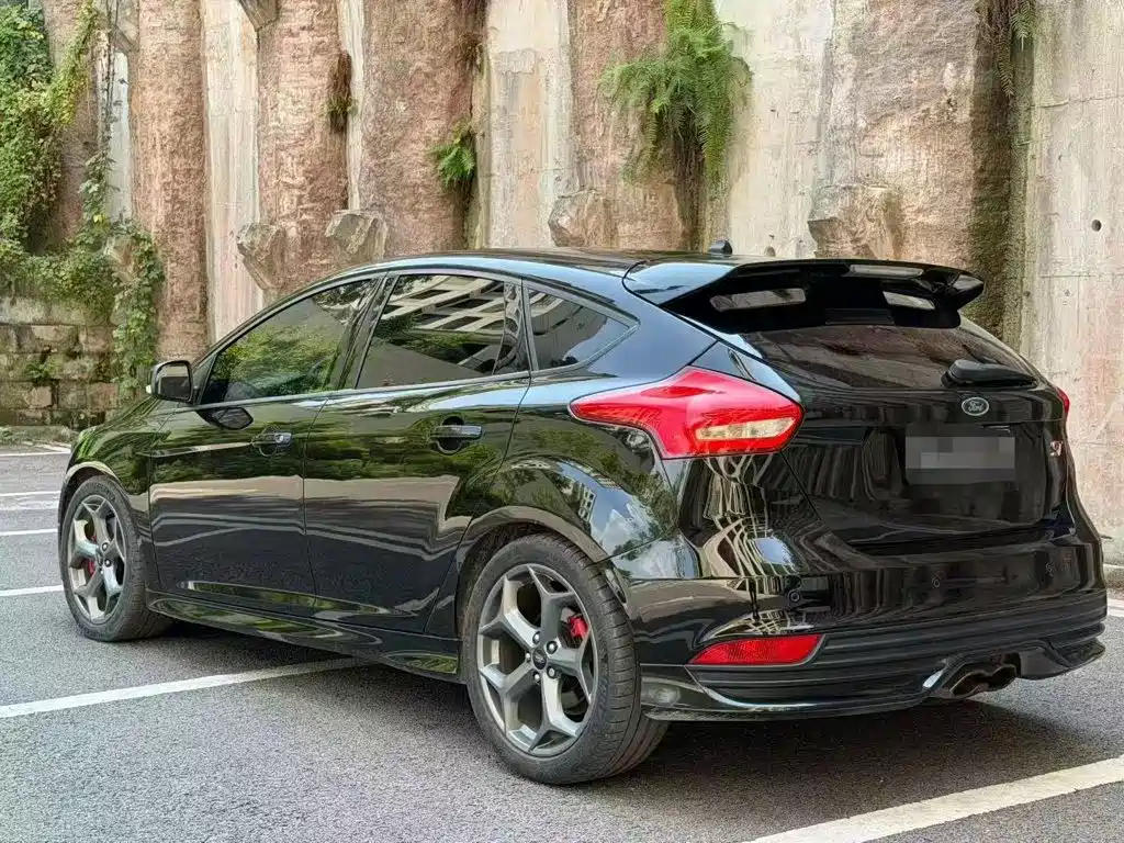 Ford Focus (Import) — фото 5