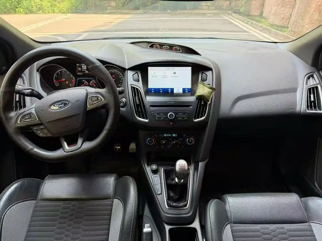 Ford Focus (Import) — фото 10