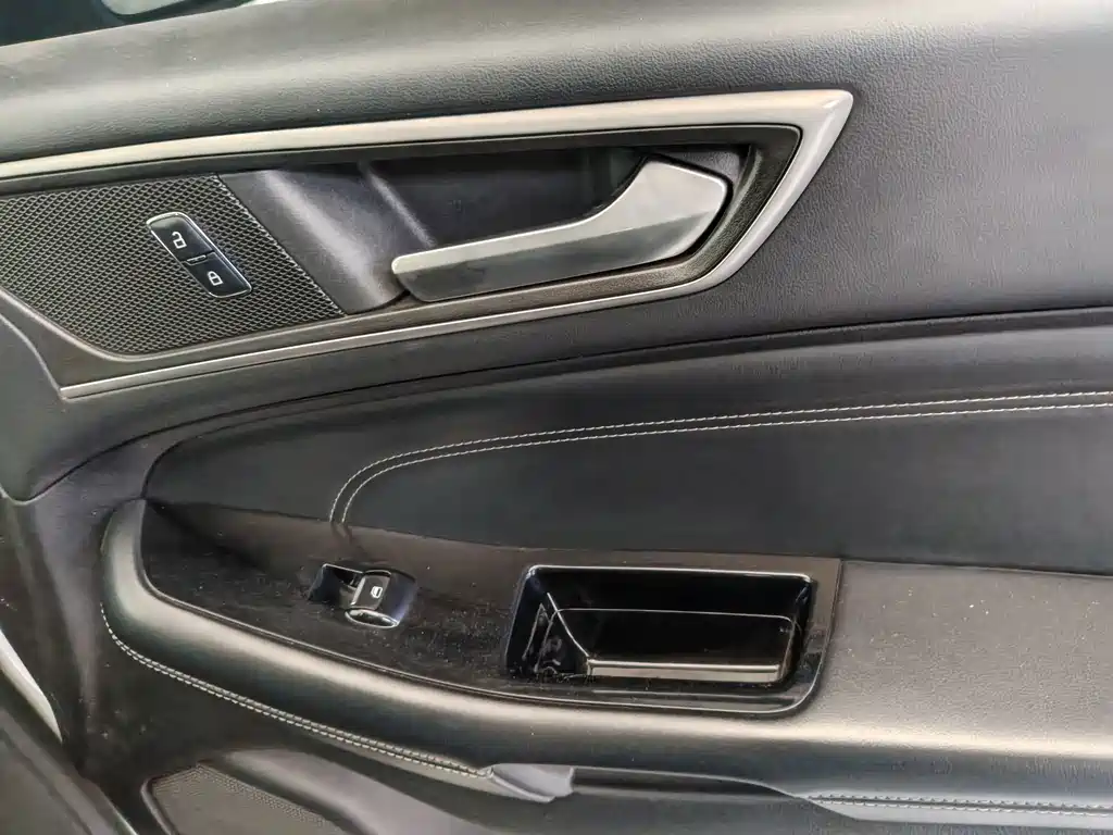 Ford Edge — фото 13